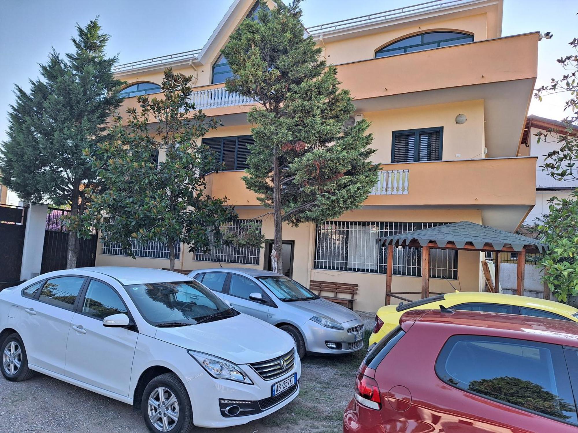 Sunrise Guest House Shkodër Exteriör bild